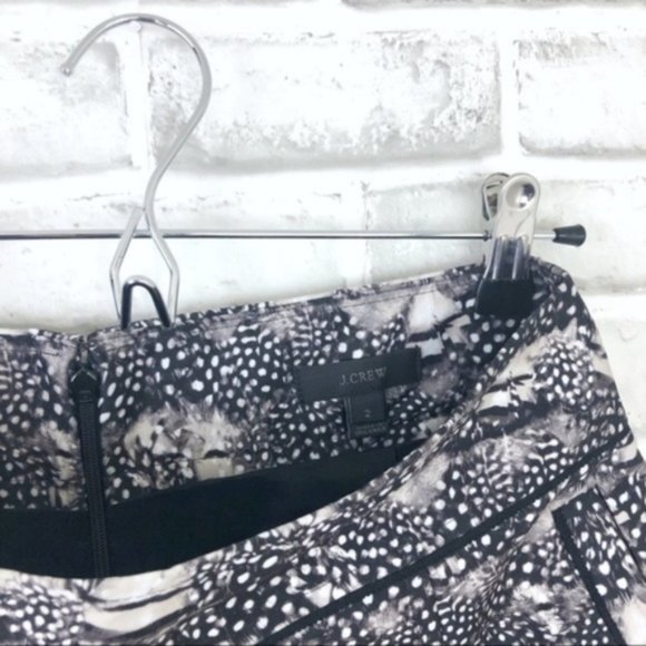 J. CREW Mini Skirt Feather Print Gray Silver Above Knee Short Fall Winter Size 2 - Picture 7 of 7